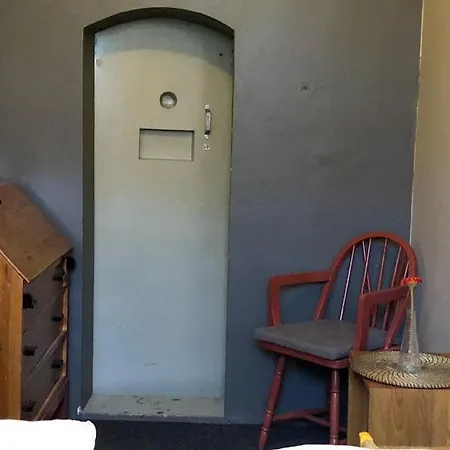 The Old Jailhouse * Mandal